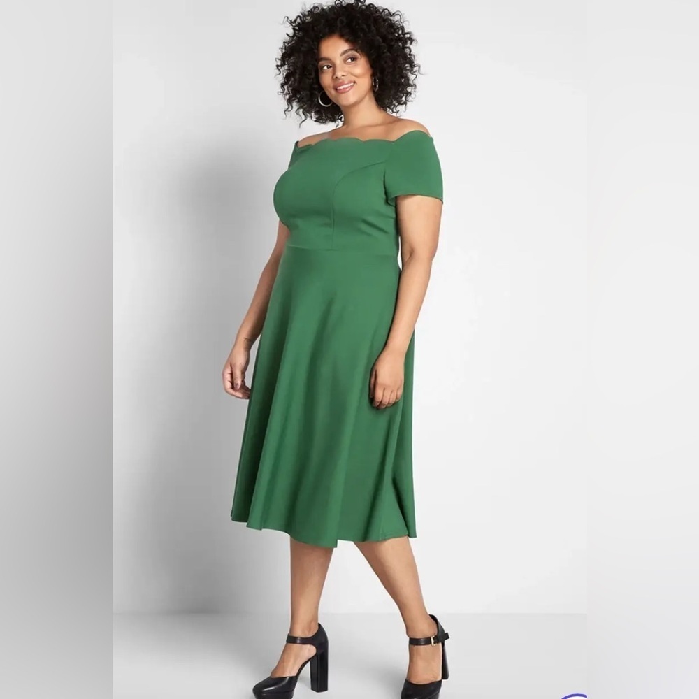ModCloth Emerald Green Scalloped Dress - Size M